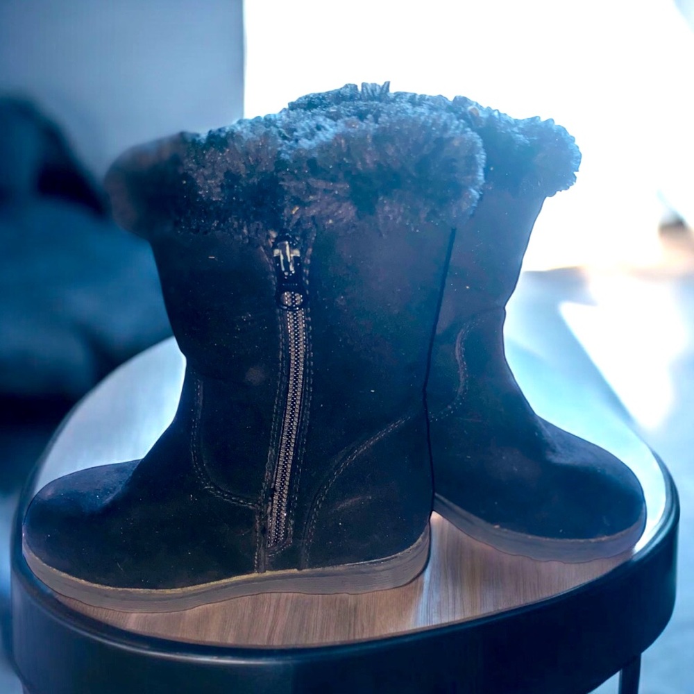 Cat & Jack Size9 Black boots